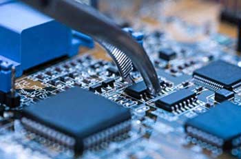 华尔街日:特朗普顾问们反对Blackwell芯片出口