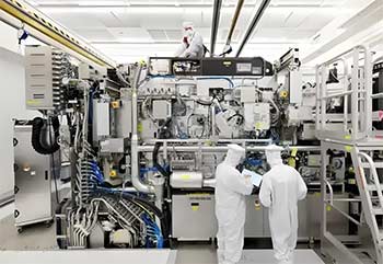 中芯国际正在测试中国首台先进光刻机